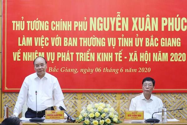 Thủ tướng: Bắc Giang cần chuyển mô hình tăng trưởng từ chiều rộng sang chiều sâu