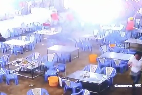 Khởi tố điều tra vụ "hàng trăm người mang hung khí đập phá quán ốc"