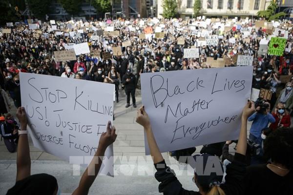 "Virus" phân biệt chủng tộc đang "ăn mòn" xã hội Canada