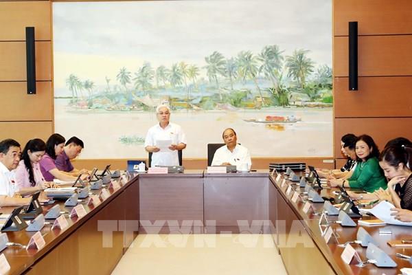 Nhanh chóng chọn lựa một số ngành trọng điểm để phục hồi sau dịch