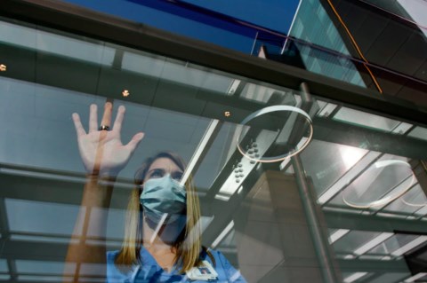 Thiết bị đeo thông minh - Công cụ cảnh báo sớm virus SARS-CoV-2