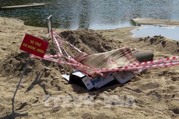 Phát hiện quả bom 500kg dưới sông Trà Khúc