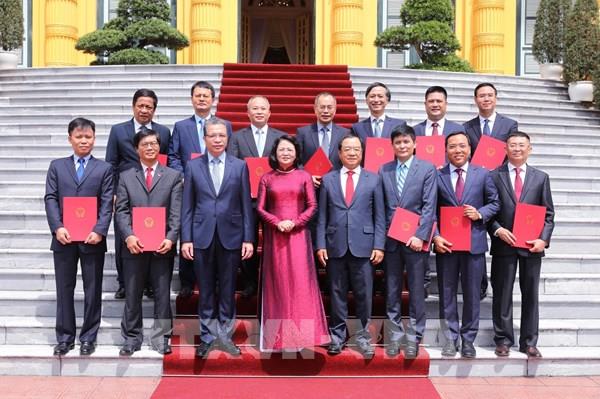 Phó Chủ tịch nước Đặng Thị Ngọc Thịnh trao quyết định bổ nhiệm 12 đại sứ nhiệm kỳ mới