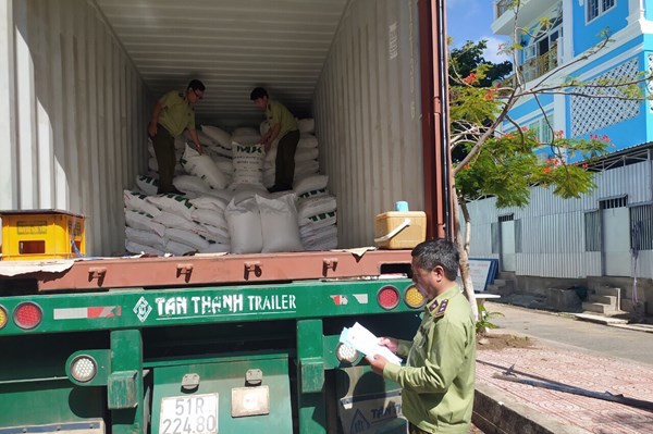 Phạt gần 18 triệu đồng vì nhập khẩu đường không có nhãn phụ tiếng Việt