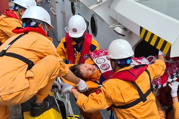 Tìm kiếm nạn nhận mất tích vụ va chạm giữa tàu ANNE GAS09 và tàu cá TH 90282