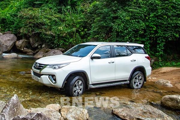 Toyota Việt Nam triệu hồi hơn 700 xe Innova và Fortuner
