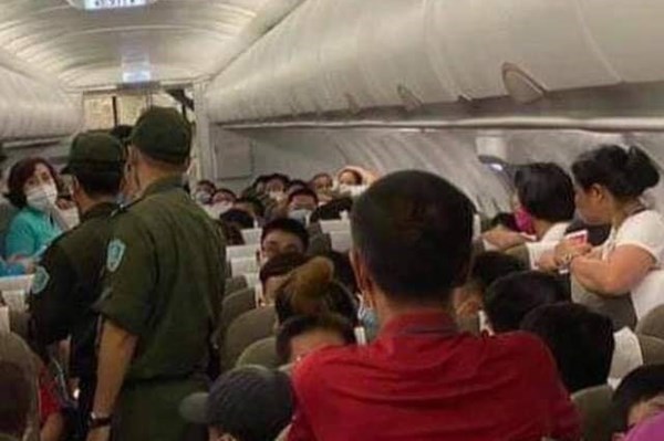 Cấm bay một nam hành khách có hành vi vi phạm trật tự, kỷ luật trên tàu bay