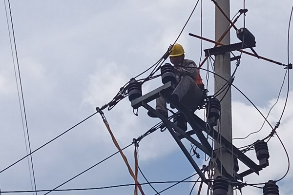 Khắc phục kịp thời các sự cố lưới điện mùa nắng nóng