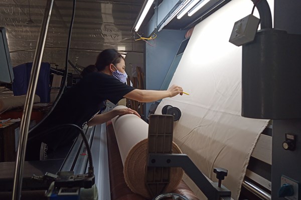 Doanh nghiệp làm cách nào để tạo việc làm cho lao động?