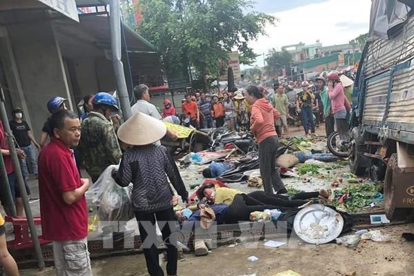 Hai xe tải va chạm xe công nông khiến 3 người chết, 7 người bị thương