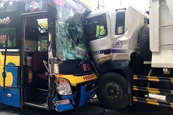 Ách tắc giao thông nhiều giờ trên đèo Bảo Lộc do tai nạn liên hoàn