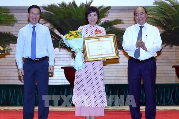 Thủ tướng: Làm tốt hơn nữa truyền thông về vừa chống dịch vừa phát triển kinh tế