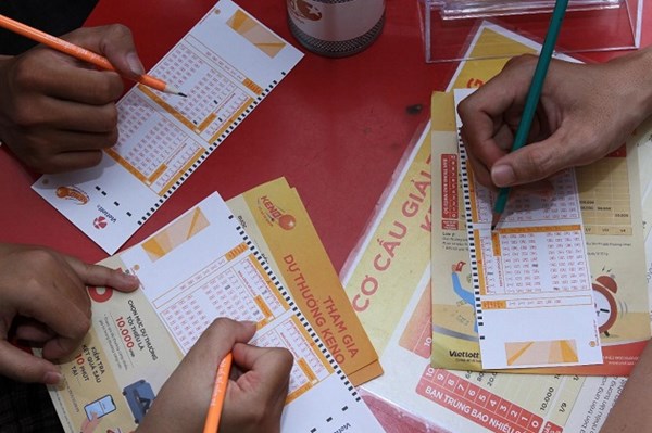 Chủ nhân Jackpot chung tay cùng Vietlott ủng hộ đồng bào miền Trung
