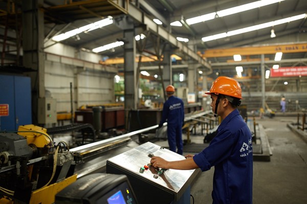 Mới ra lò, tôn Premium của Hoà Phát cháy hàng