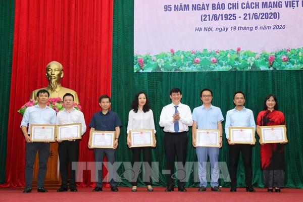Bộ Y tế tôn vinh các cá nhân xuất sắc trong tuyên truyền phòng, chống dịch COVID-19