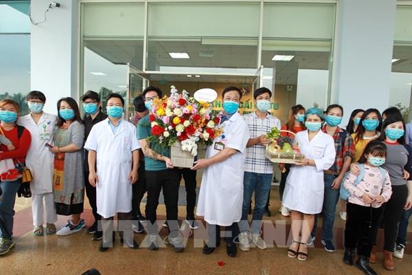 Bệnh viện Bệnh Nhiệt đới Trung ương tiếp nhận 2 lô thuốc hỗ trợ phòng, chống dịch COVID-19