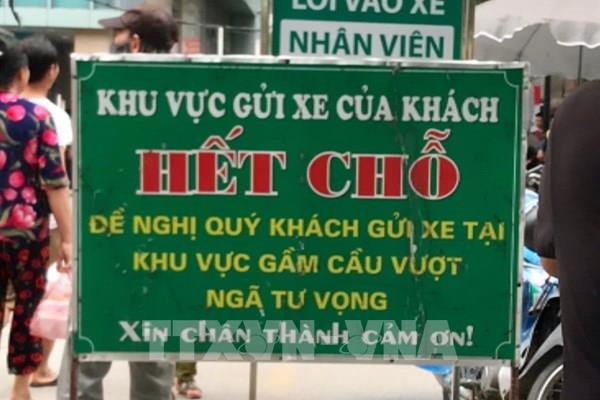 Thiếu điểm đỗ xe ở Hà Nội - Bài 1: Chật vật chỗ gửi xe bệnh viện ​