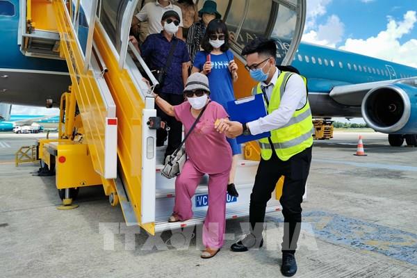 Giảm thiểu rủi ro hành khách tự ngã khi lên/xuống xe thang máy bay
