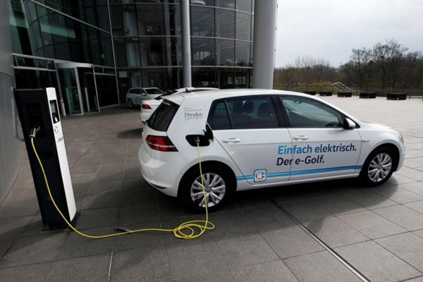 EU đặt mục tiêu có 30 triệu ô tô điện trên đường phố đến năm 2030