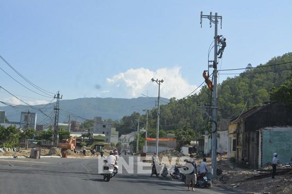 PC Bình Định cắt điện xuất tuyến để thi công di dời đường dây 22kV