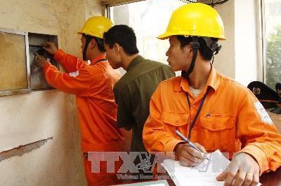 Tiếp tục đình chỉ thêm 2 lãnh đạo điện lực vì ghi nhầm chỉ số điện