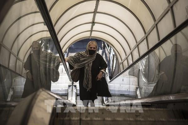 Iran bắt buộc đeo khẩu trang để ngăn chặn dịch bệnh COVID-19