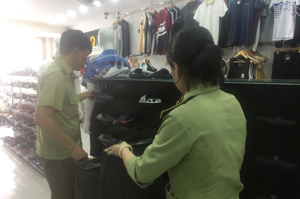 Xử phạt hơn 220 triệu đồng với cơ sở nhập lậu và bán hàng giả mạo nhãn hiệu