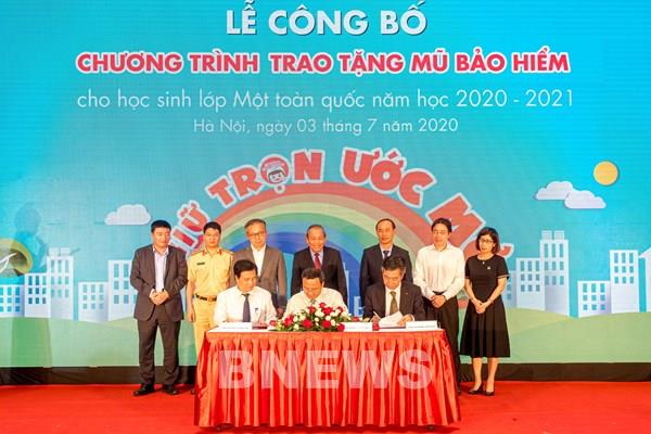 Honda Việt Nam công bố tặng mũ bảo hiểm cho học sinh lớp Một toàn quốc