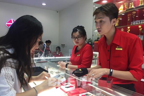 Giá vàng lập đỉnh mới: Cơ hội nào cho giới đầu tư?