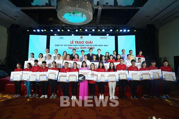 Trao giải cuộc thi “An toàn giao thông cho nụ cười ngày mai” năm học 2019-2020