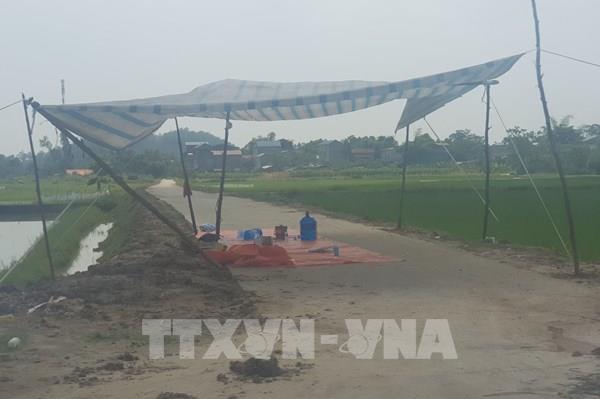 Người dân lại căng lều, chặn xe vào bãi rác Nam Sơn: Nguyên nhân do đâu?