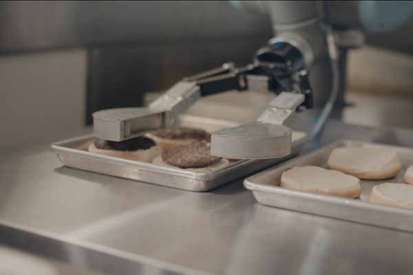 Đầu bếp robot "lên ngôi" trong mùa dịch COVID-19