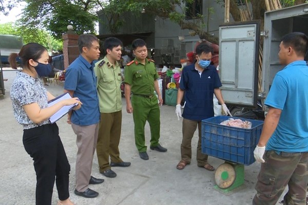 Phát hiện vận chuyển 300kg bì lợn tươi không rõ nguồn gốc