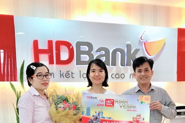 64 khách hàng may mắn nhận giải từ chương trình “Tải App HDBank”
