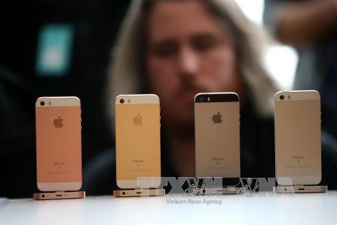  Vì sao giá smartphone luôn tăng mà không giảm?