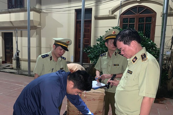 Tạm giữ 122 sản phẩm có dấu hiệu giả mạo nhãn hiệu Charles and Keith, Zara ﻿