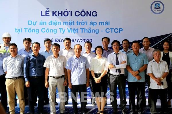 Nhiều doanh nghiệp lớn lắp đặt hệ thống điện mặt trời áp mái