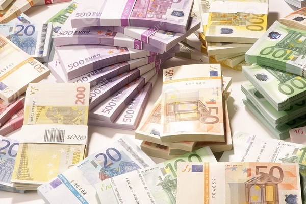 Cảnh sát châu Âu triệt phá đường dây làm tiền giả