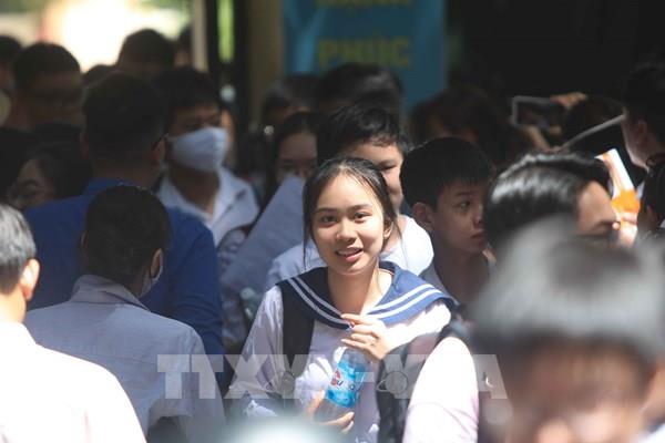 Hà Nội công bố điểm chuẩn vào lớp 10 chuyên năm học 2020 - 2021