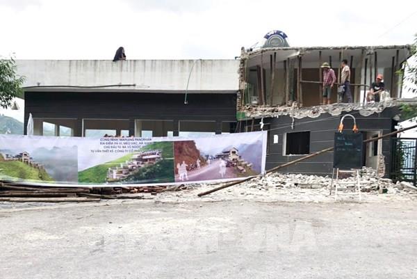 Tháo dỡ và cải tạo nhà hàng Panorama trên đèo Mã Pì Lèng theo thiết kế mới