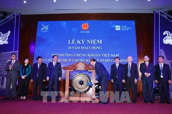 Nâng hạng thị trường chứng khoán Việt Nam lên tầm khu vực và toàn cầu