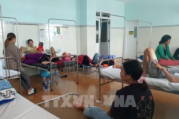 Gần 100 người nhập viện do thức ăn nhiễm khuẩn sau khi đi ăn cưới