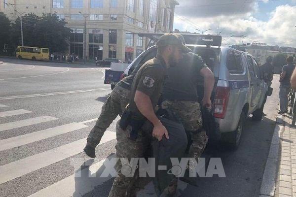 Vụ bắt cóc con tin ở Ukraine: Đã nhận dạng được kẻ tấn công