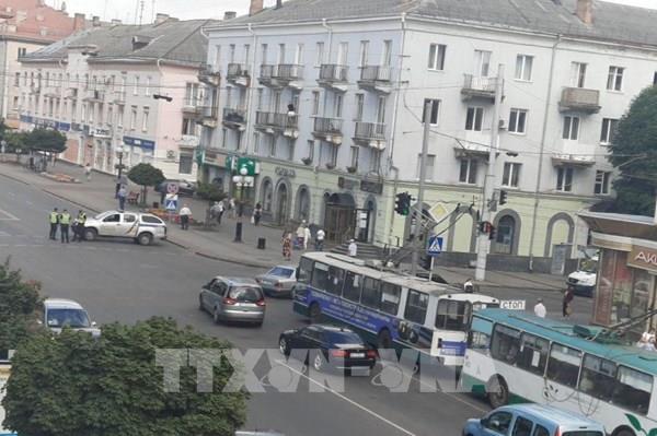 Vụ bắt cóc con tin ở Ukraine: Kẻ tấn công có thể từng ngồi tù