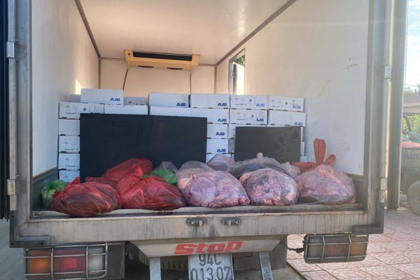 Tạm giữ gần 3,5 tấn sản phẩm động vật không rõ nguồn gốc