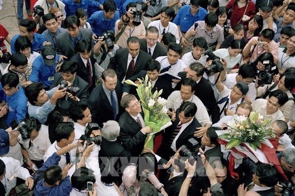 Tỷ phú Bill Gates: Cần hàng tỷ liều vaccine để bảo vệ thế giới trước dịch COVID-19