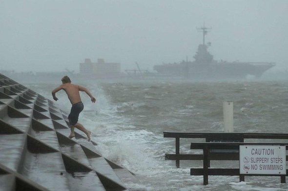 Cơn bão đầu tiên trong mùa bão Đại Tây Dương năm nay đổ bộ vào Mỹ