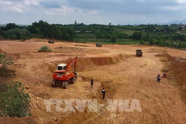 Khai thác đất đồi ở Ba Vì (Hà Nội): "Phớt lờ" công luận, đồi vẫn bị "gặm" nham nhở