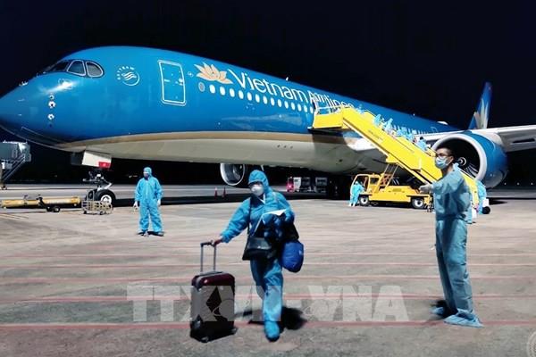 Dịch COVID-19: Đưa hơn 280 công dân Việt Nam từ Hoa Kỳ về nước an toàn