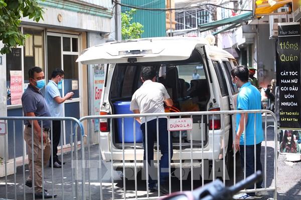 Hình ảnh phong tỏa nơi ở của ca nghi nhiễm COVID-19 tại Mễ Trì